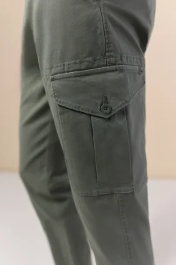 Pantal&oacute;n cargo slim
