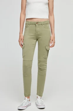 Pantal&oacute;n cargo slim fit