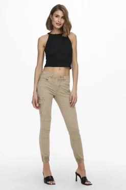 Pantalón cargo slim fit