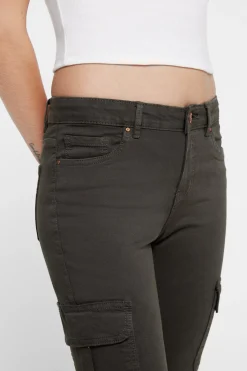 Pantal&oacute;n cargo slim fit