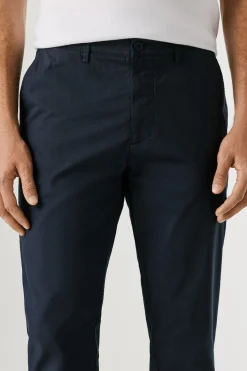 Pantal&oacute;n chino ajustado
