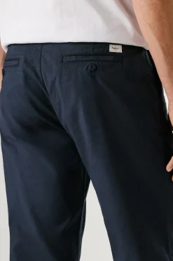 Pantal&oacute;n chino ajustado