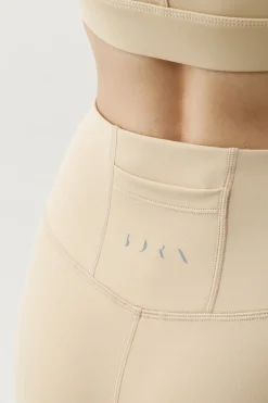 Pantal&oacute;n corto deportivo Deo beige