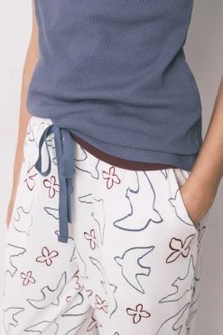 Pantal&oacute;n largo blanco estampado p&aacute;jaros