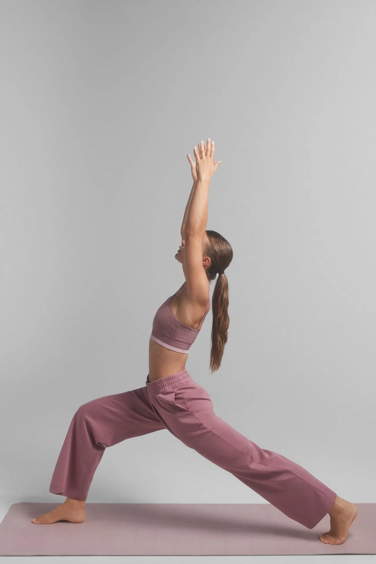 Pantalón recto ancho suave rosa