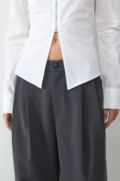 Pantal&oacute;n traje pliegues