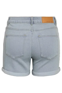 Pantal&oacute;n vaquero corto con 5 bolsillos y detalle dobladillo.