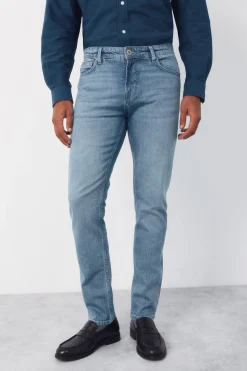 Pantal&oacute;n vaquero ligero slim fit
