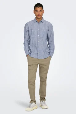 Pantalon chino de hombre slim fit.