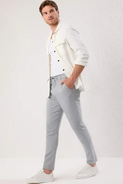 Pantalones chinos ajustados