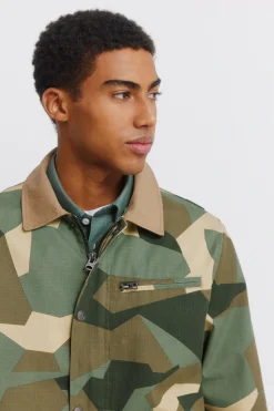 Parka camuflaje cuello contraste
