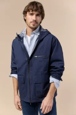 Parka corta con capucha