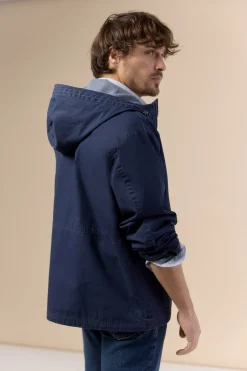 Parka corta con capucha