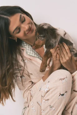 Pijama camisero largo 100% algod&oacute;n estampado rayas y perritos