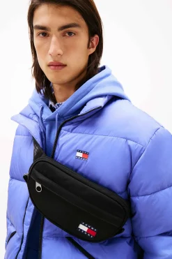 Riñonera de Tommy Jeans con logo bandera