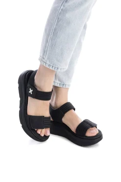 Sandalia tiras el&aacute;sticas velcro