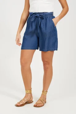 Short con cintur&oacute;n