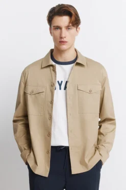 Sobrecamisa ligera bolsillos overshirt fit