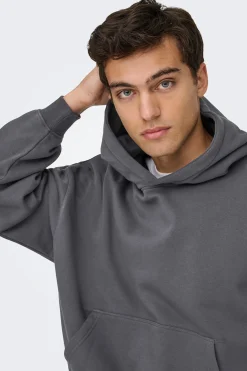 Sudadera con capucha.