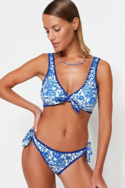 Top de bikini triangular damasco lazos