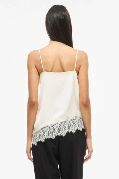 Top lencero satinado con encaje