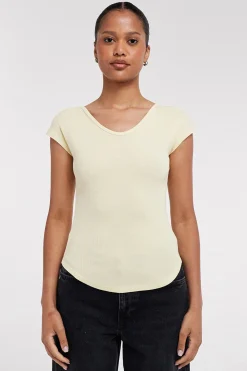 Top liso cuello pico