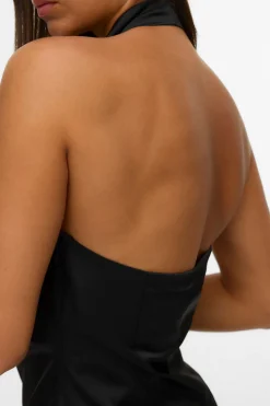 Top satinado atado al cuello