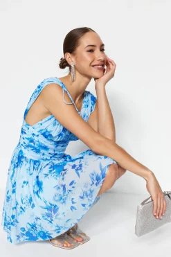 Vestido corto escote en pico