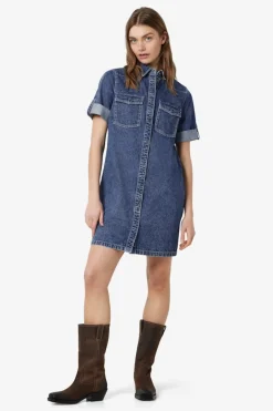 Vestido corto vaquero con manga corta, cuello y bolsillos frontales