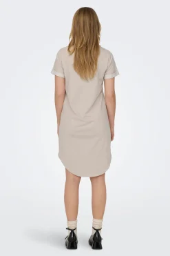 Vestido de manga corta y cuello redondo