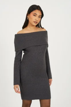Vestido de punto con cuello bardot
