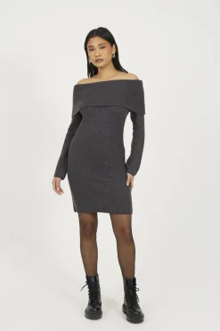 Vestido de punto con cuello bardot