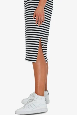 Vestido estilo camiseta midi de manga corta