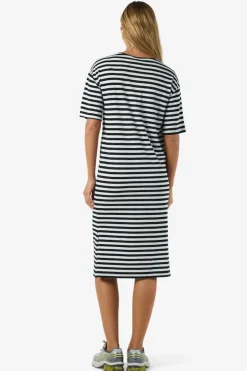 Vestido estilo camiseta midi de manga corta