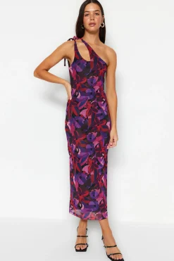 Vestido midi ajustado cut out
