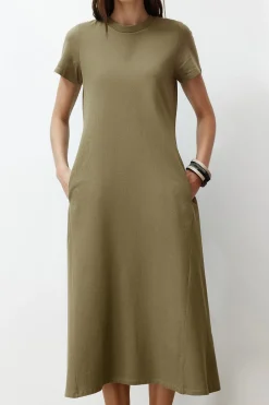 Vestido midi de manga corta