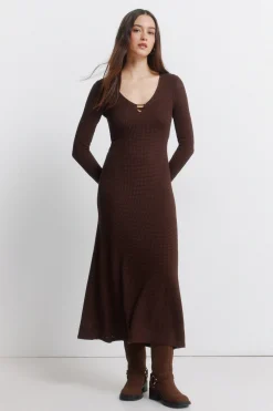 Vestido midi escote abalorio