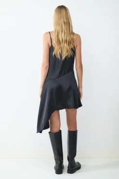 Vestido midi satinado encaje