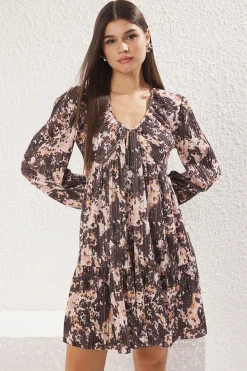 Vestido mini con volantes