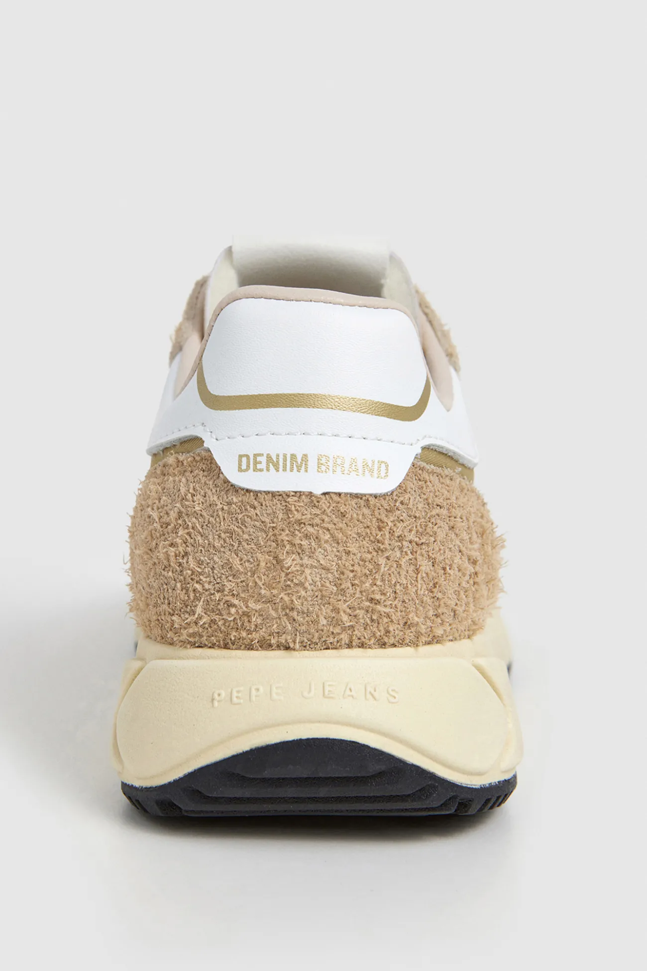 Zapatillas Con Detalles En Ante