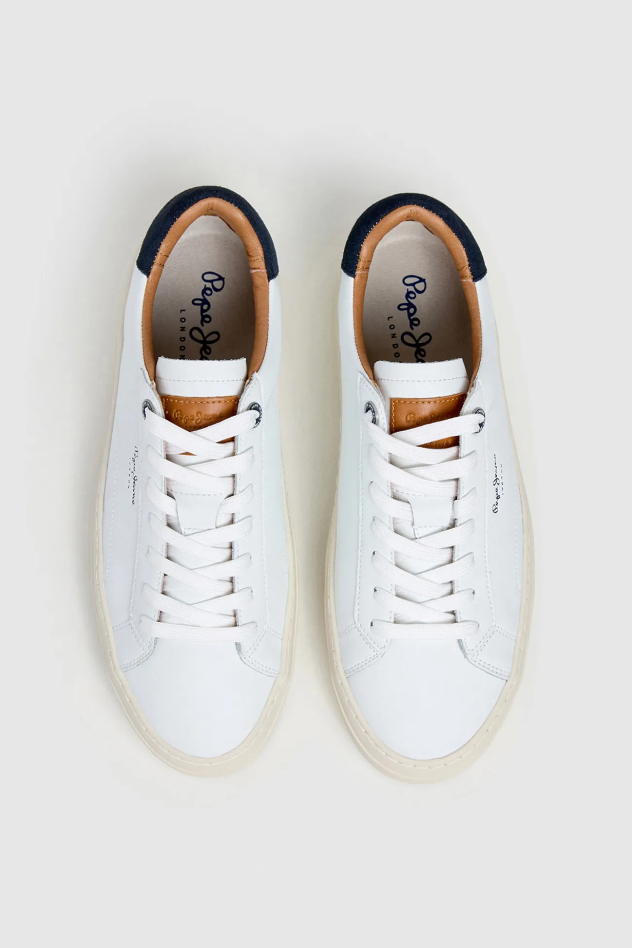 Zapatillas Piel Con Detalles En Ante